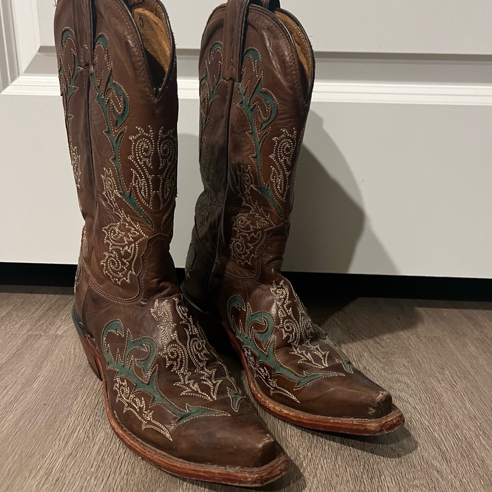Tony Lamas, great condition, haven’t broken them in yet!